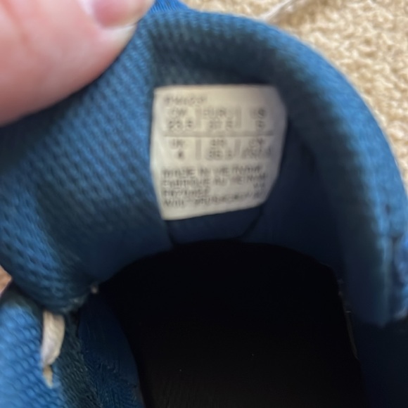 ASICS woman’s size 5 running shoe - Picture 4 of 4